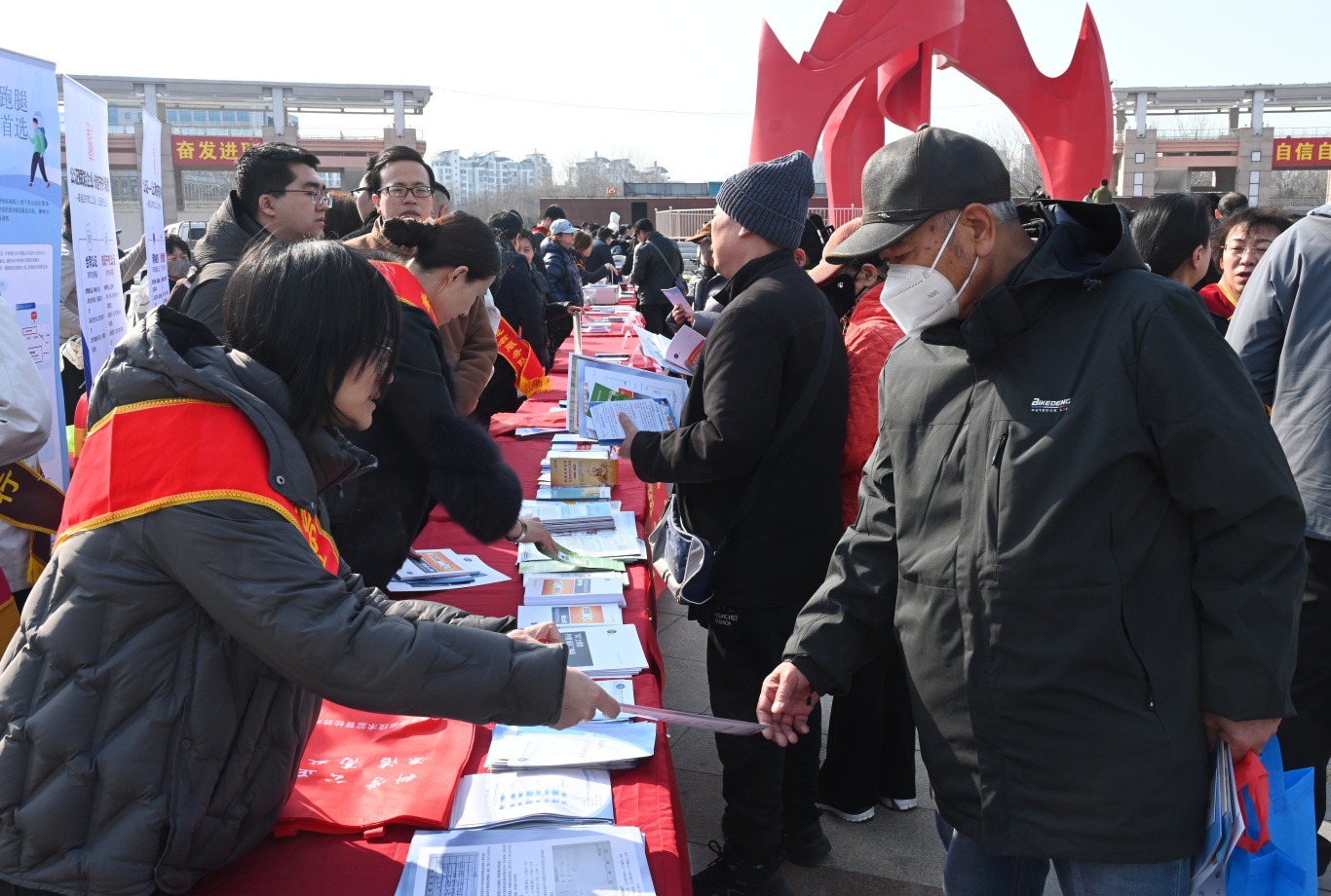 秦皇岛市第44届“3·15”主题活动 共筑品质消费防线，引领社会经济咨询服务新篇章